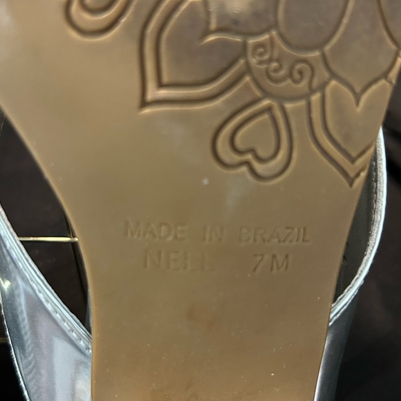 BRIGHTON ‘NELL’ SILVER METALLIC LEATHER BOW SANDAL w/Crystal Accent Sz. 7 - Picture 11 of 12